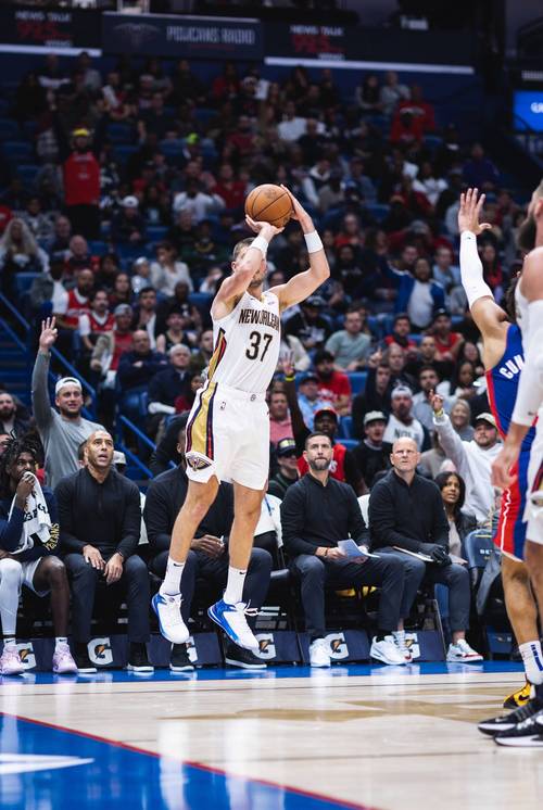 NBA赛场上的励志故事,开云体育app特别报道。,nba开场视频